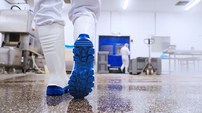 Foodprocessing safety boots in an industrial food area